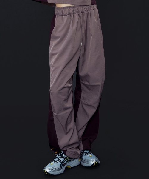 [𝐅𝐚𝐧𝐜𝐲 𝐜𝐥𝐮𝐛©] UTILITY NYLON PINTUCK PANTS (3 color)