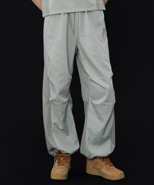 [𝐅𝐚𝐧𝐜𝐲 𝐜𝐥𝐮𝐛©] UTILITY NYLON PINTUCK PANTS (3 color)