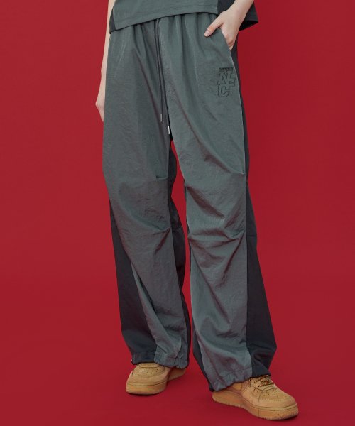 [𝐅𝐚𝐧𝐜𝐲 𝐜𝐥𝐮𝐛©] UTILITY NYLON PINTUCK PANTS (3 color)