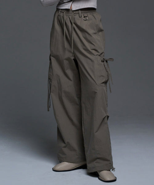 [𝐅𝐚𝐧𝐜𝐲 𝐜𝐥𝐮𝐛©] RIBBON CARGO PARACHUTE PANTS (2 color)