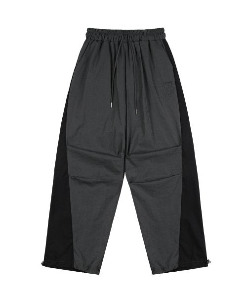 [𝐅𝐚𝐧𝐜𝐲 𝐜𝐥𝐮𝐛©] UTILITY NYLON PINTUCK PANTS (3 color)