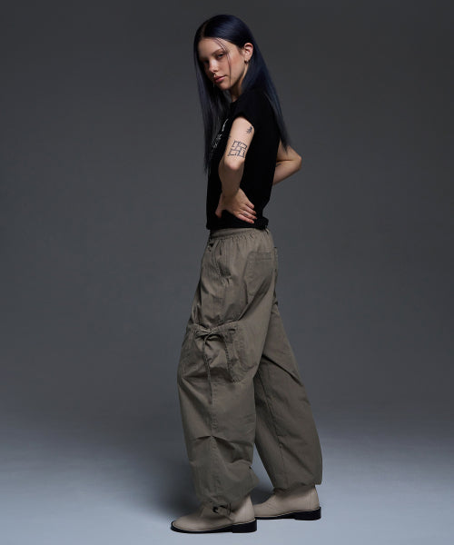 [𝐅𝐚𝐧𝐜𝐲 𝐜𝐥𝐮𝐛©] RIBBON CARGO PARACHUTE PANTS (2 color)