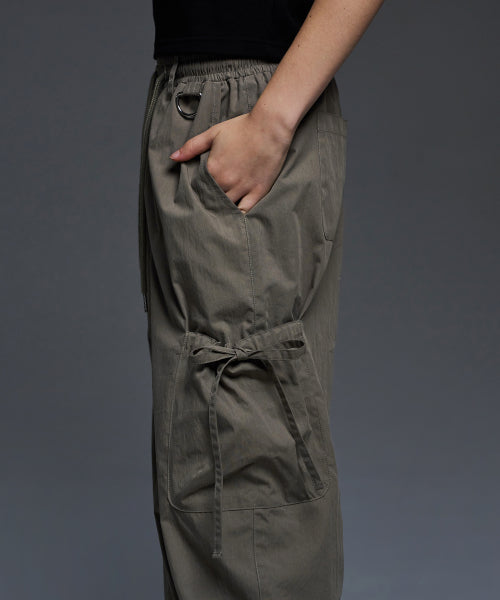 [𝐅𝐚𝐧𝐜𝐲 𝐜𝐥𝐮𝐛©] RIBBON CARGO PARACHUTE PANTS (2 color)